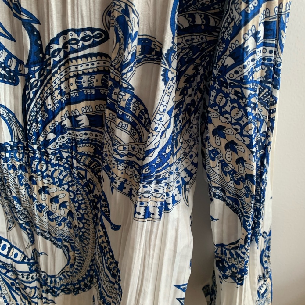 Chico’s Blue & White Paisley Button-Down Shirt – Size L (Chico’s 2) - Picture 5 of 5